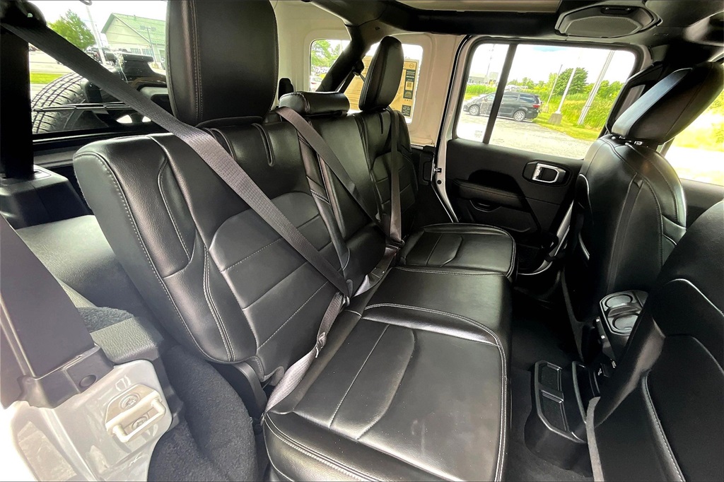 2023 Jeep Wrangler Sahara 4xe - Photo 16