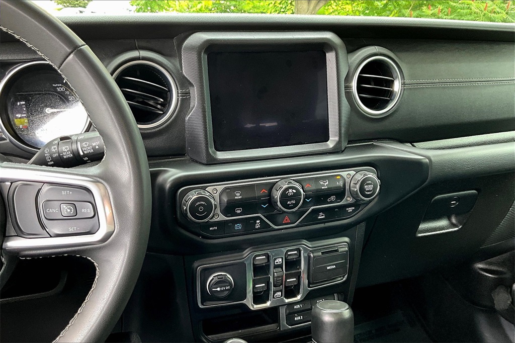2023 Jeep Wrangler Sahara 4xe - Photo 18