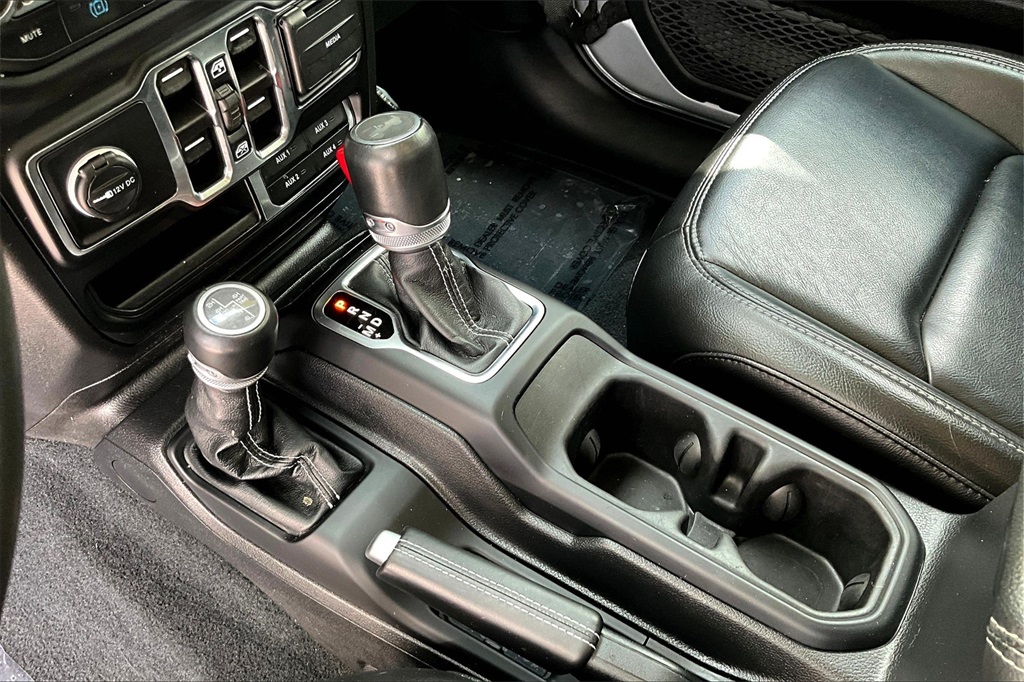 2023 Jeep Wrangler Sahara 4xe - Photo 20