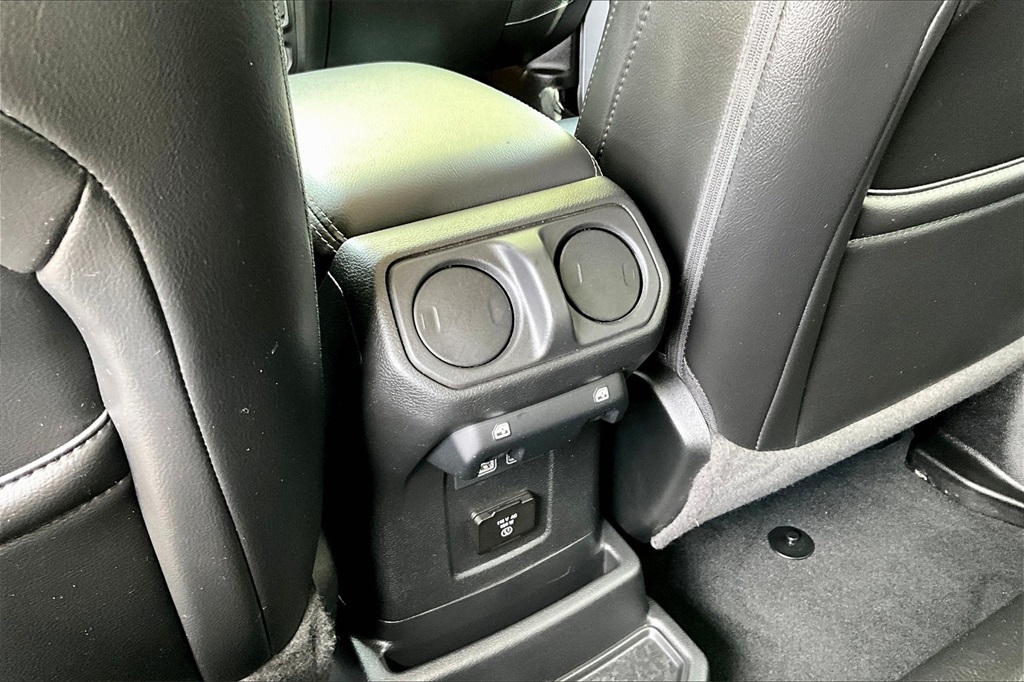 2023 Jeep Wrangler Sahara 4xe - Photo 28