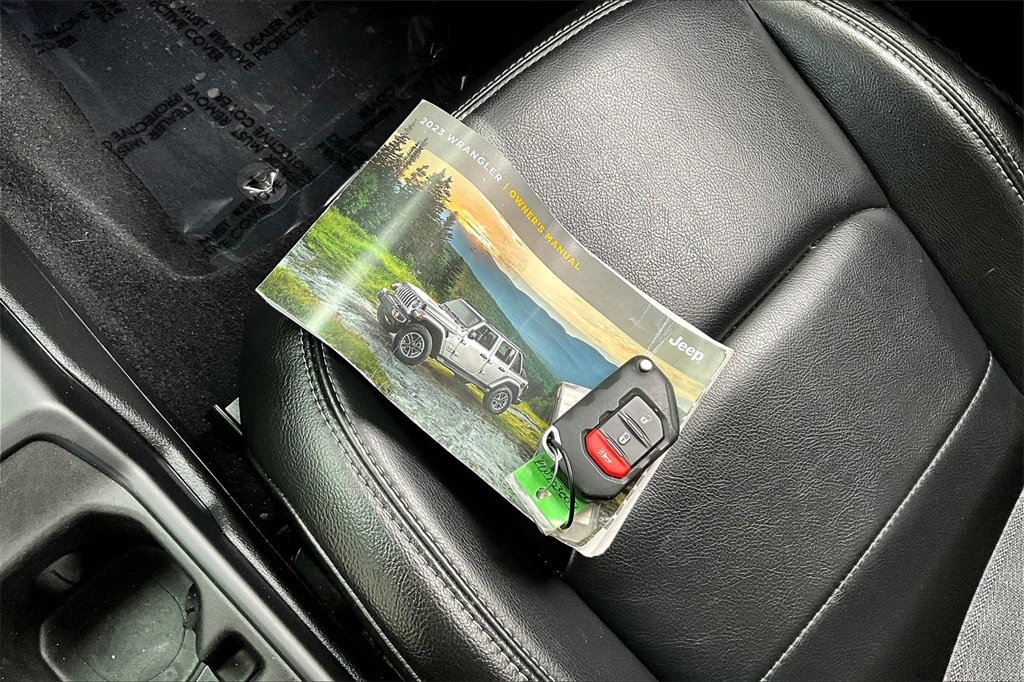 2023 Jeep Wrangler Sahara 4xe - Photo 31