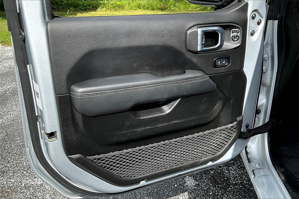 2023 Jeep Wrangler Sahara 4xe - Photo 9