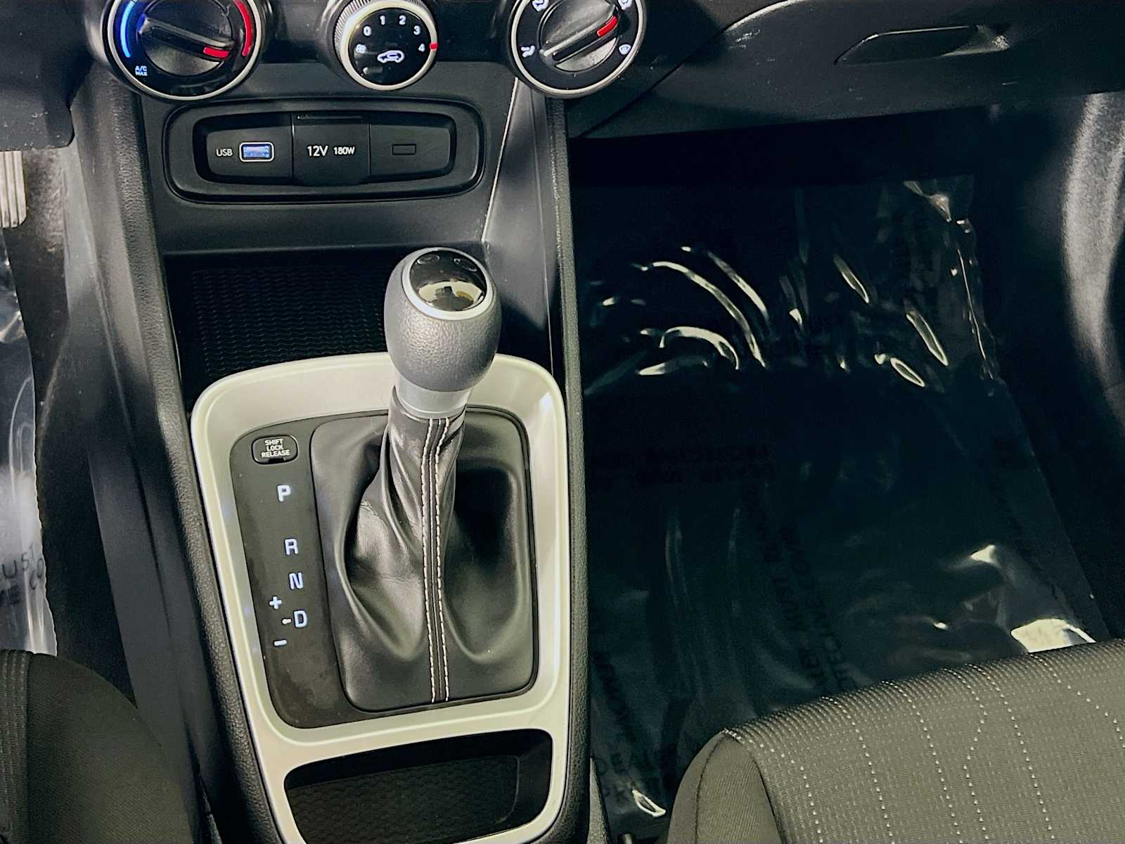 2022 Hyundai Venue SE - Photo 16