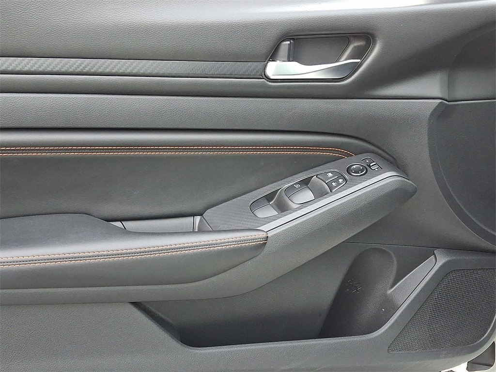 2021 Nissan Altima 2.5 SR - Photo 13