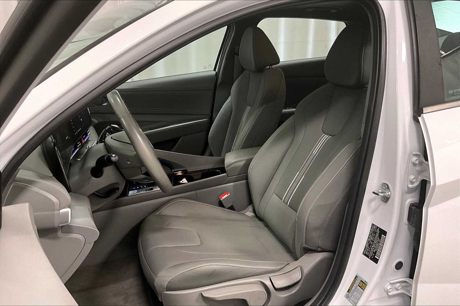 2024 Hyundai Elantra SEL - Photo 11