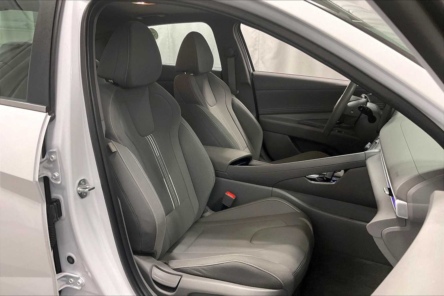 2024 Hyundai Elantra SEL - Photo 12