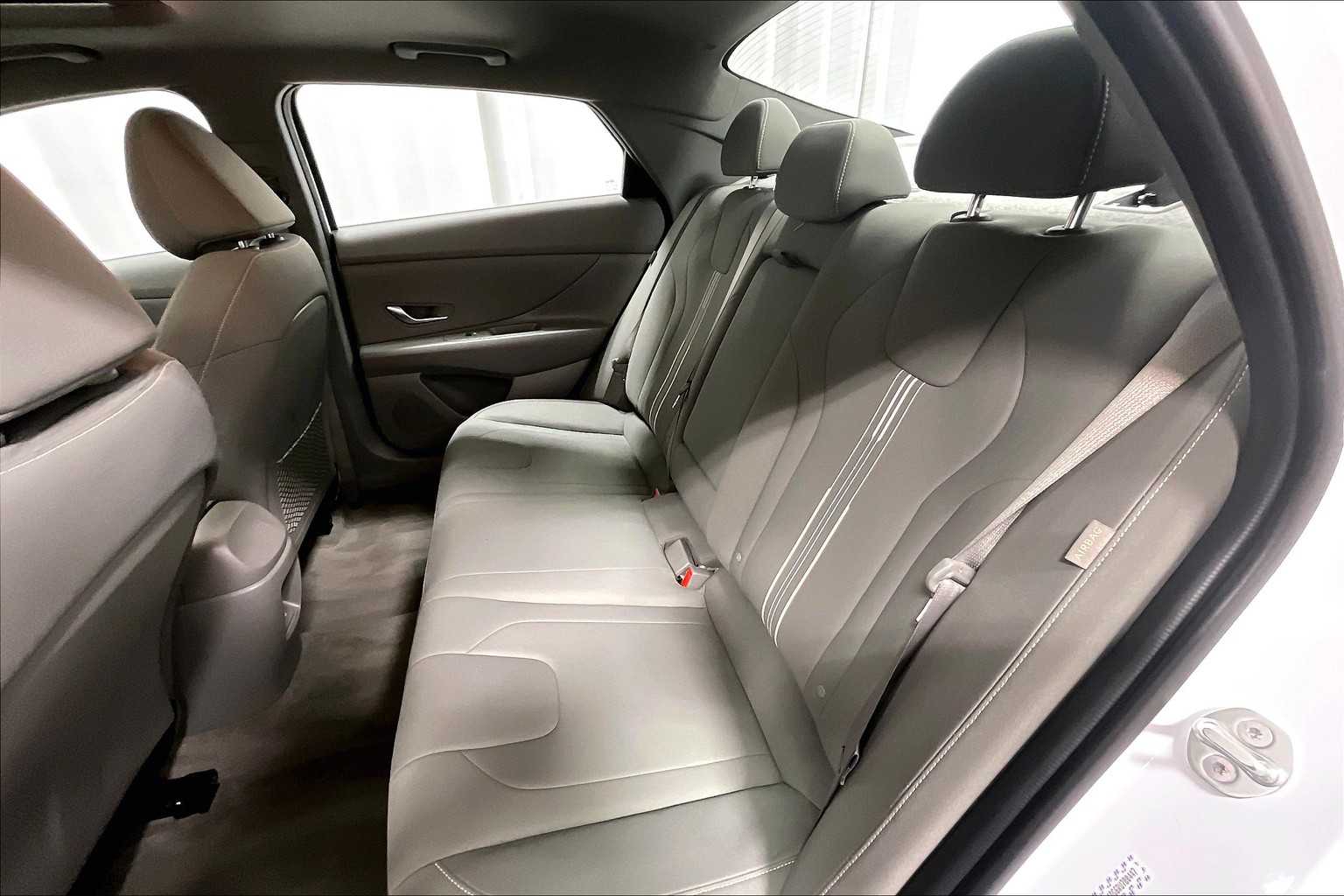 2024 Hyundai Elantra SEL - Photo 16