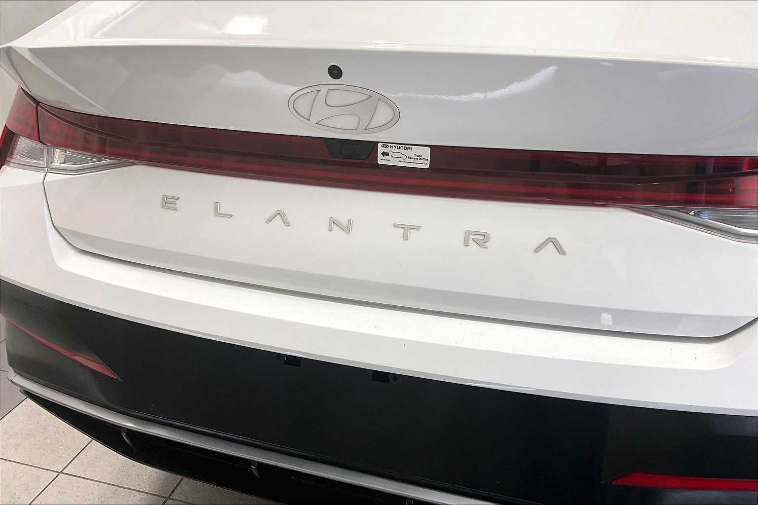 2024 Hyundai Elantra SEL - Photo 30