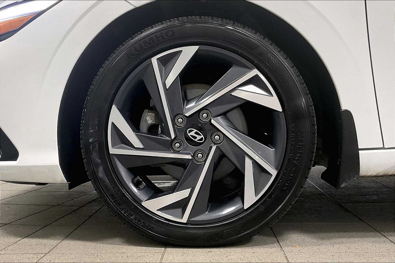2024 Hyundai Elantra SEL - Photo 8