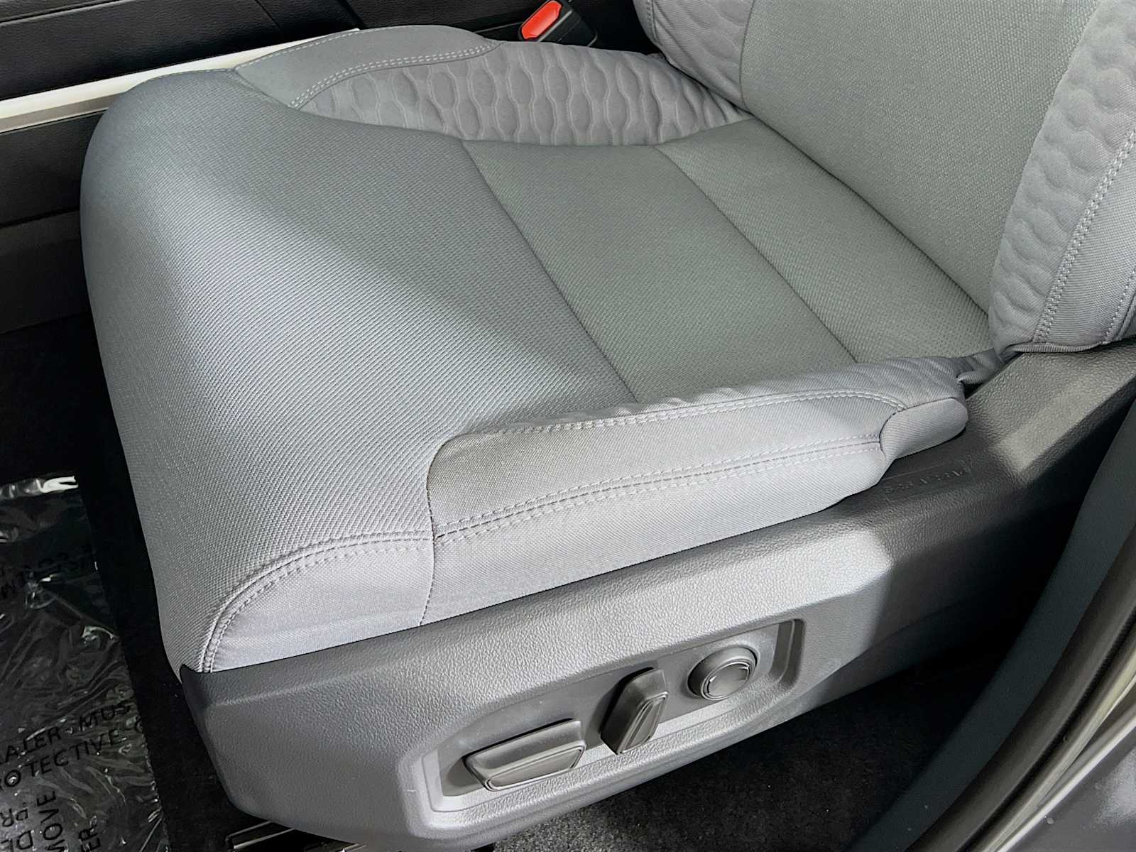 2025 Toyota Tundra SR5 - Photo 17