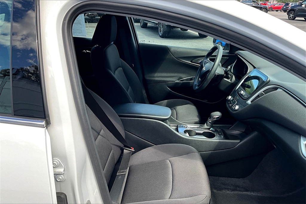 2024 Chevrolet Malibu LS - Photo 11