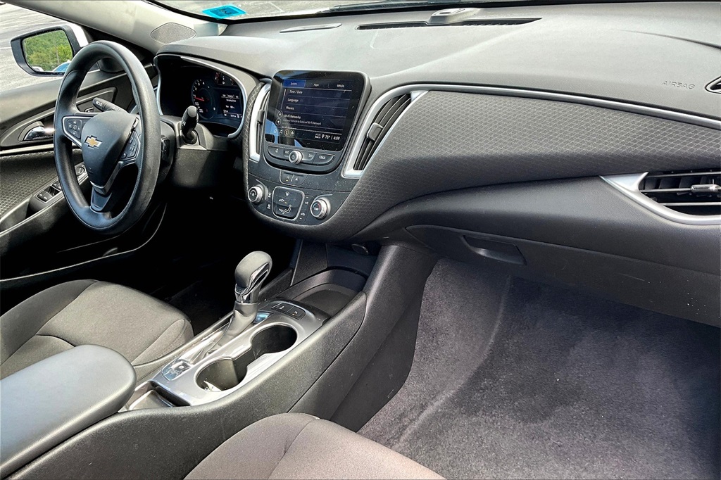 2024 Chevrolet Malibu LS - Photo 14