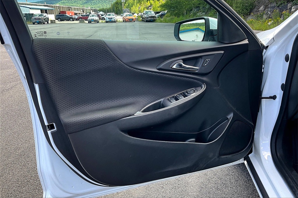 2024 Chevrolet Malibu LS - Photo 9