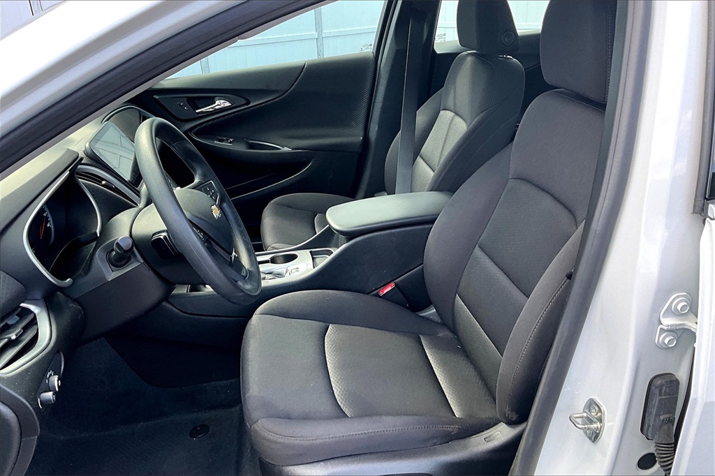 2024 Chevrolet Malibu LS - Photo 10