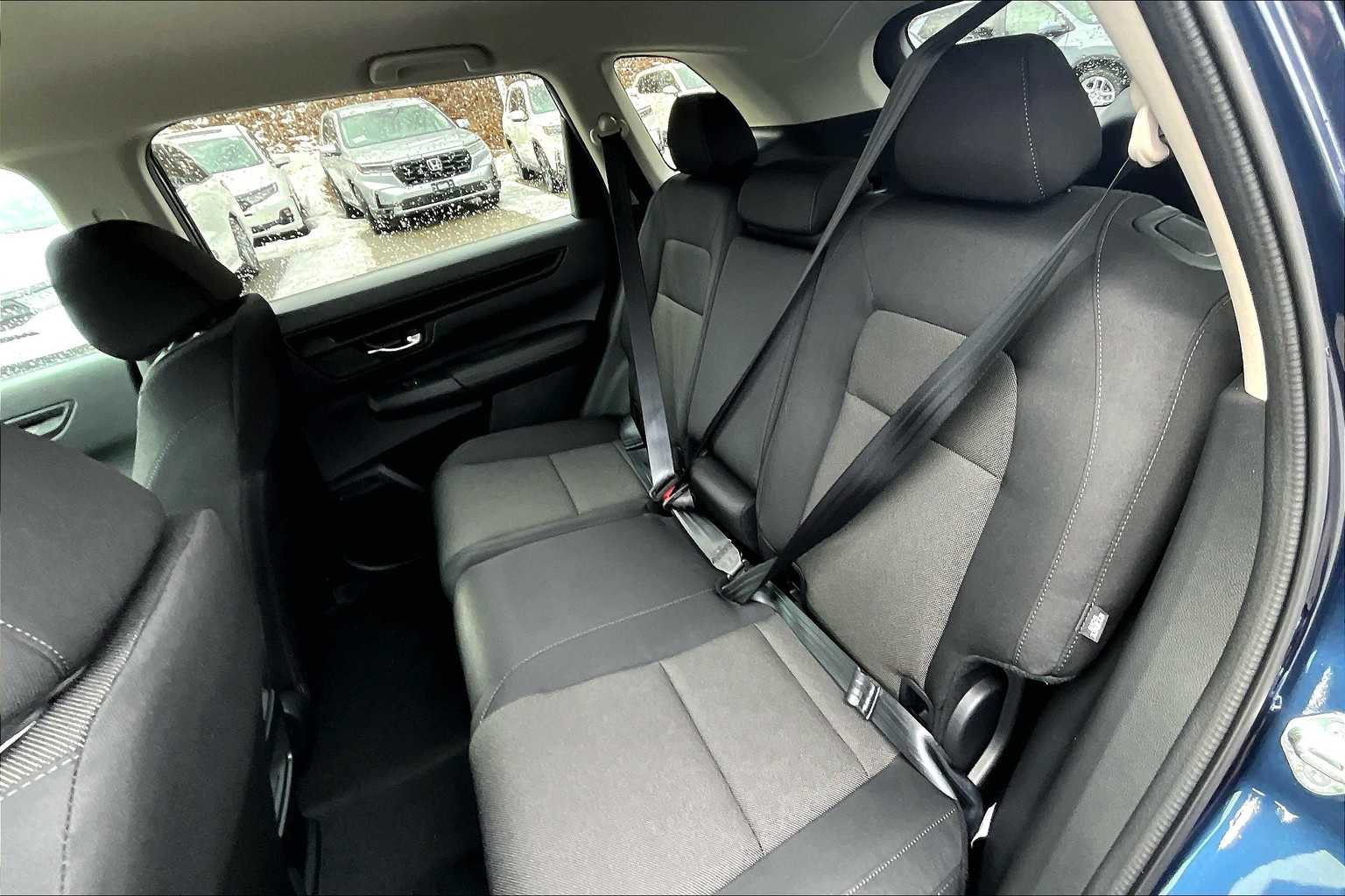 2025 Honda CR-V LX - Photo 15