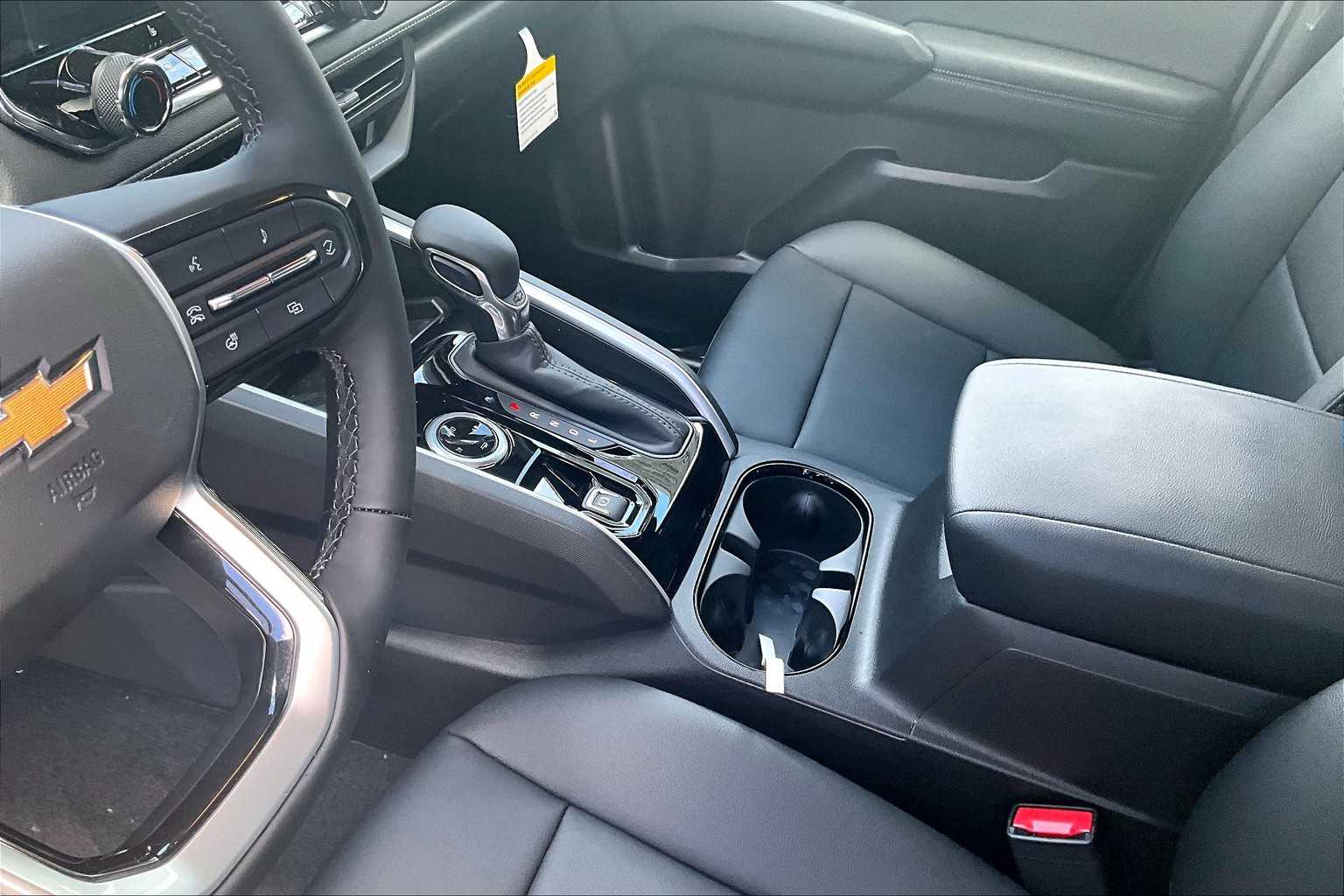 2025 Chevrolet Colorado 4WD LT - Photo 14