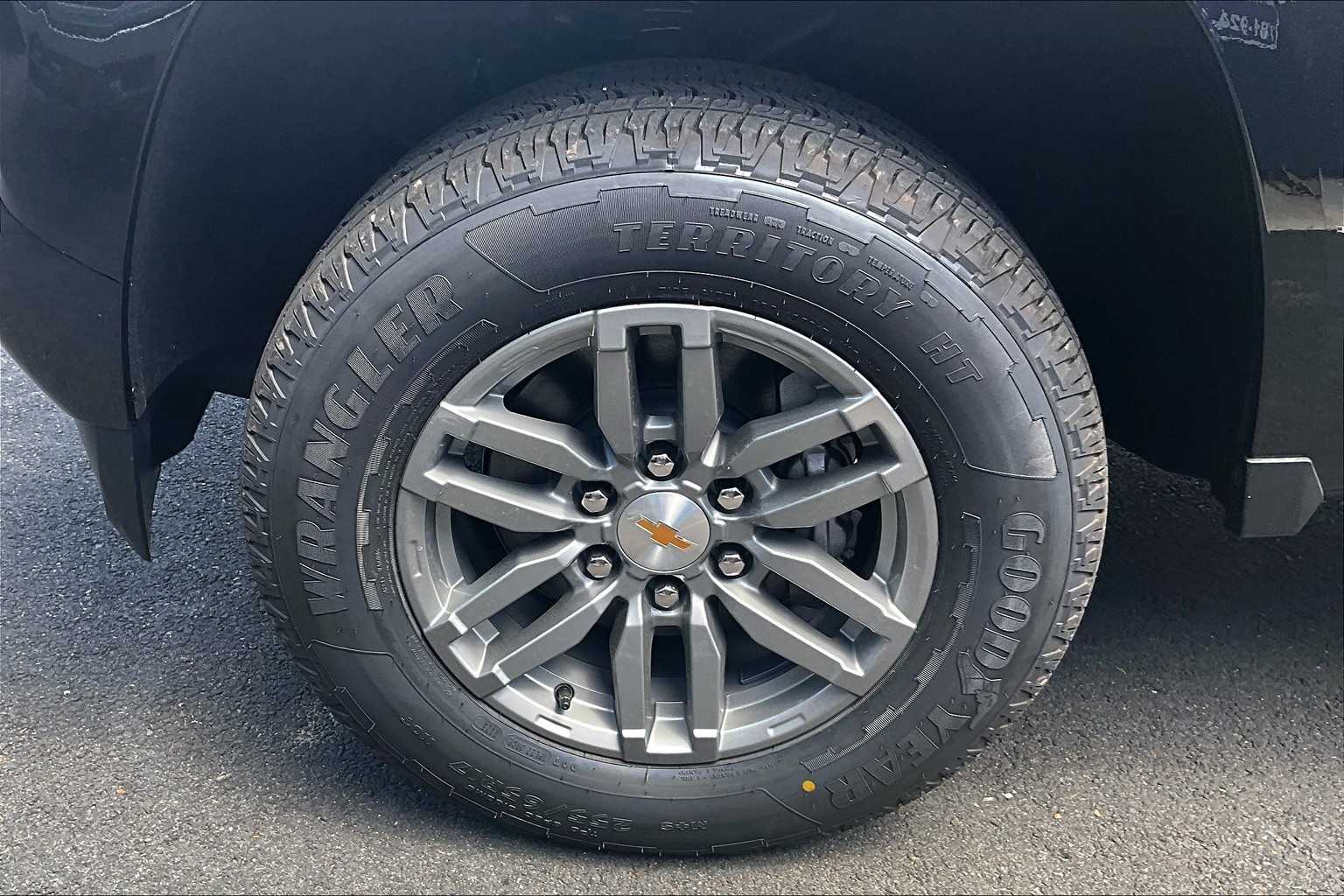 2025 Chevrolet Colorado 4WD LT - Photo 8