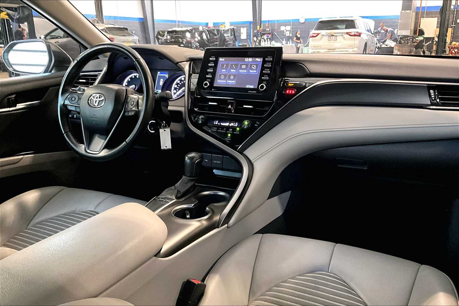 2023 Toyota Camry SE - Photo 14
