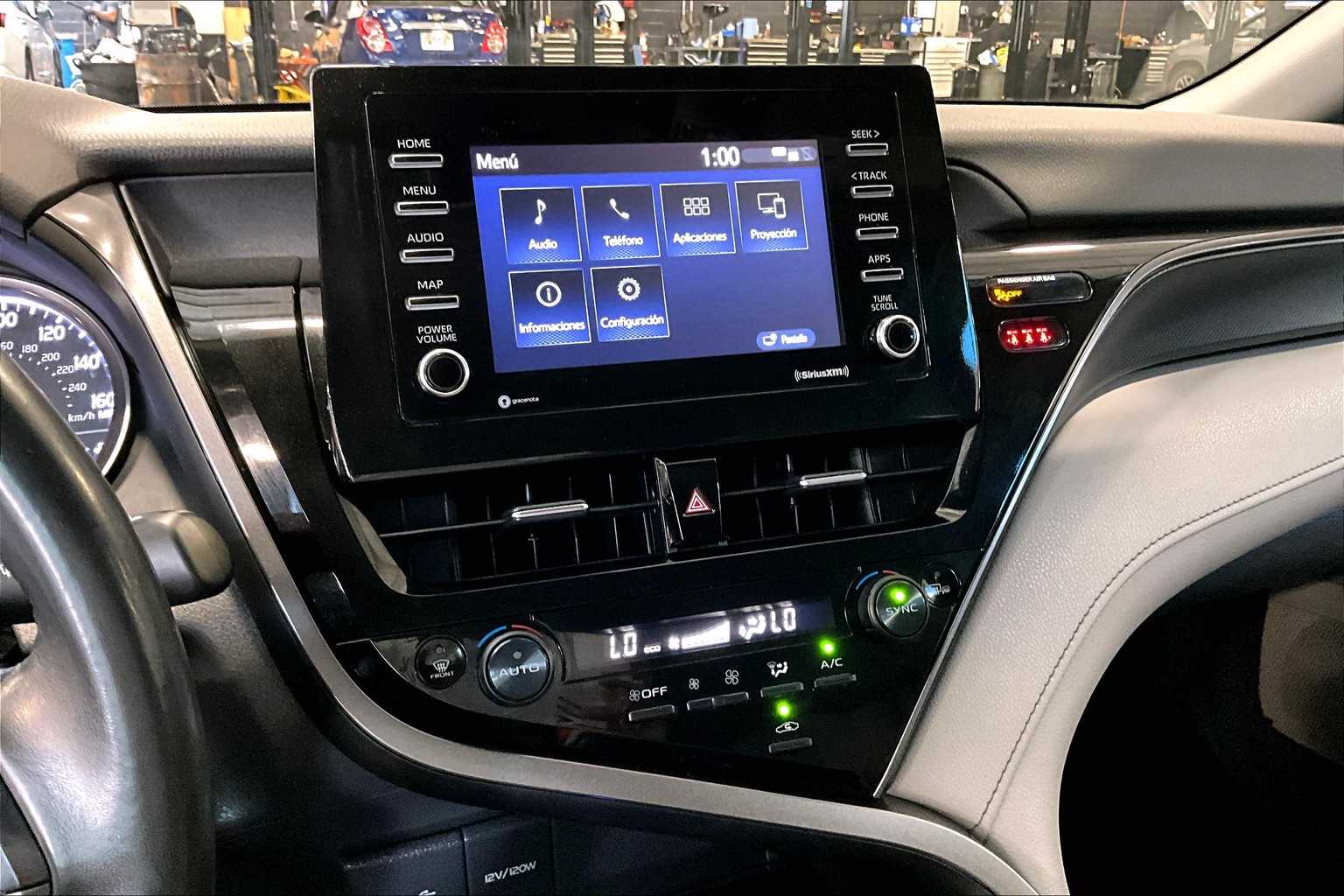2023 Toyota Camry SE - Photo 18