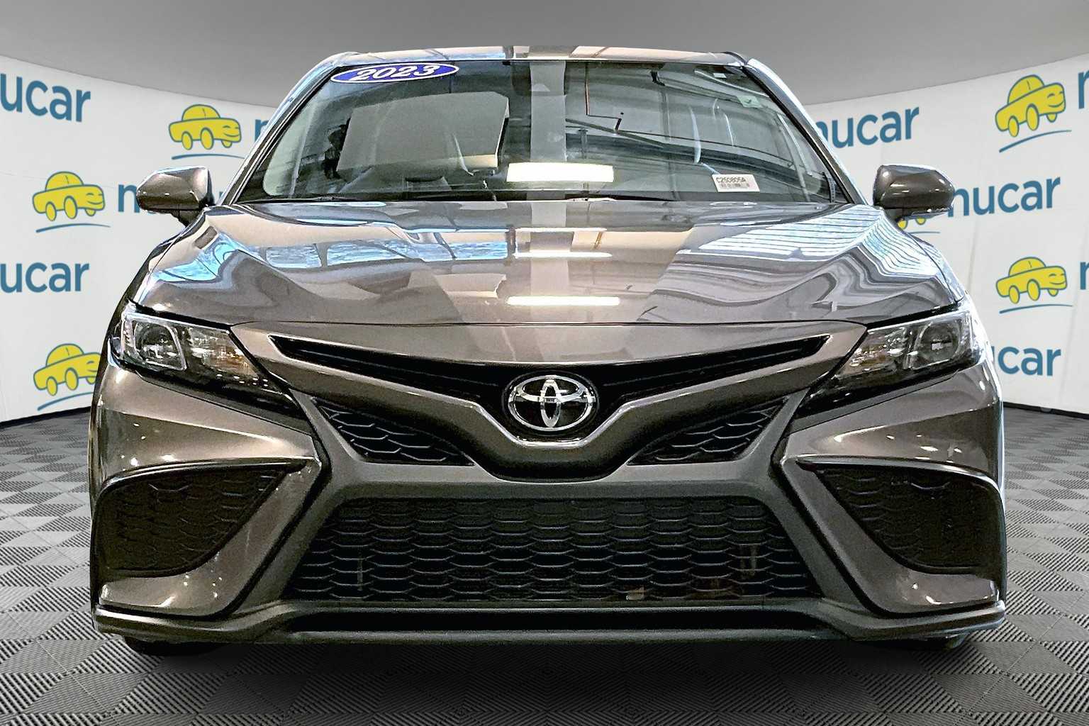 2023 Toyota Camry SE - Photo 2