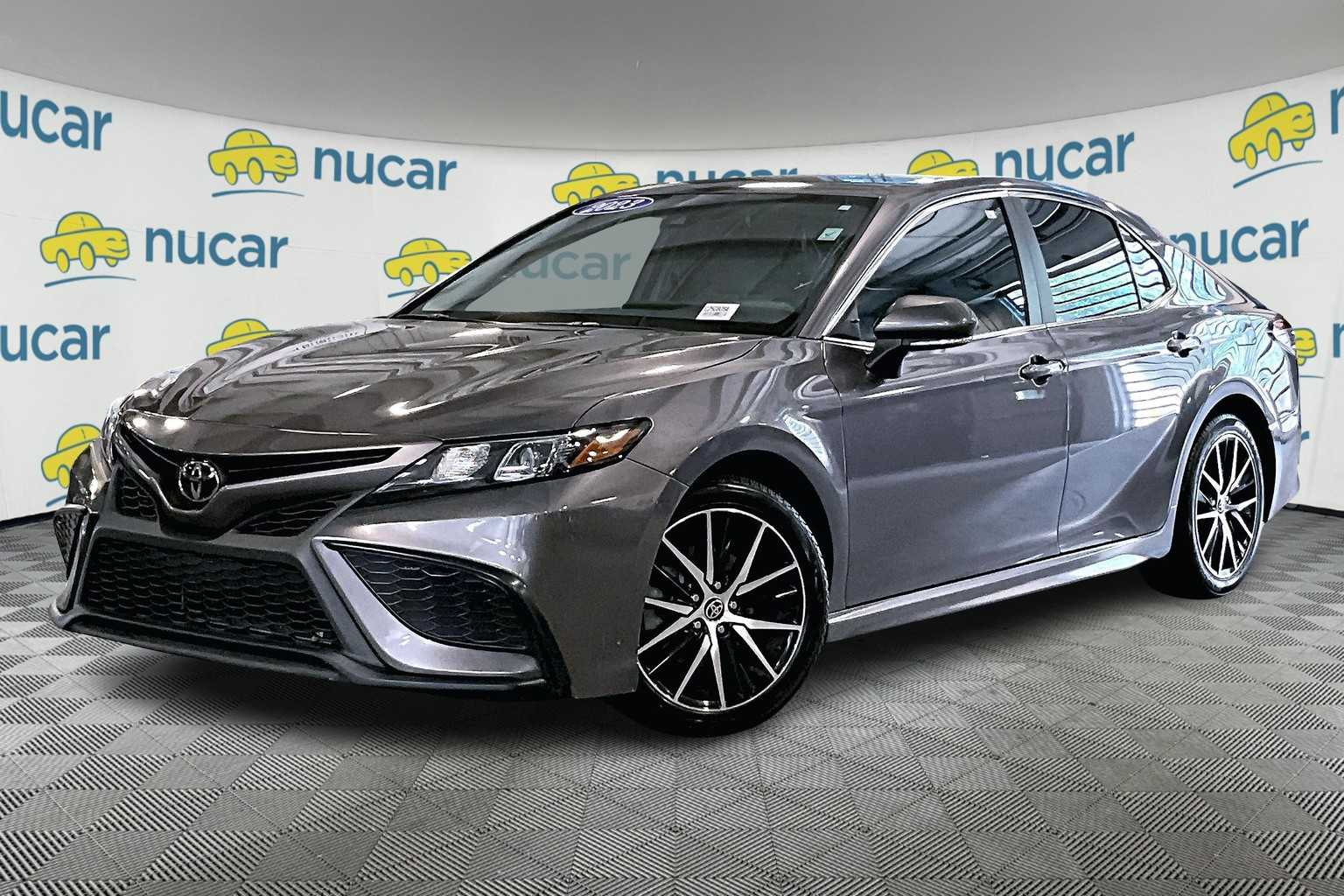 2023 Toyota Camry SE - Photo 3
