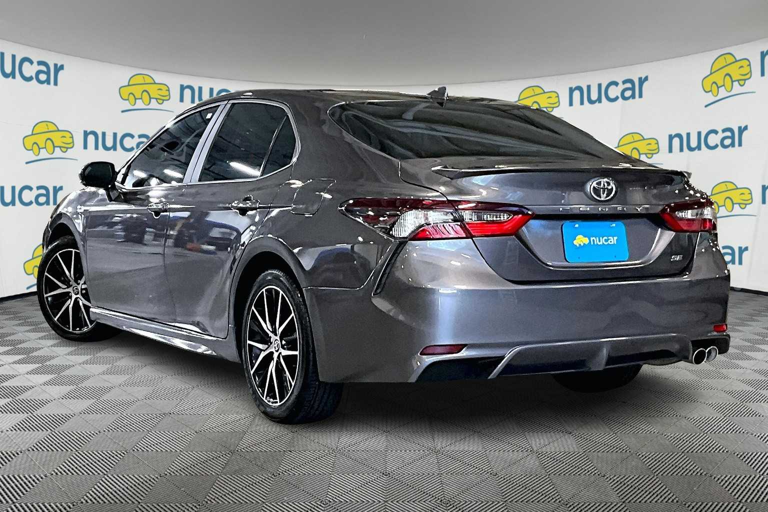 2023 Toyota Camry SE - Photo 4