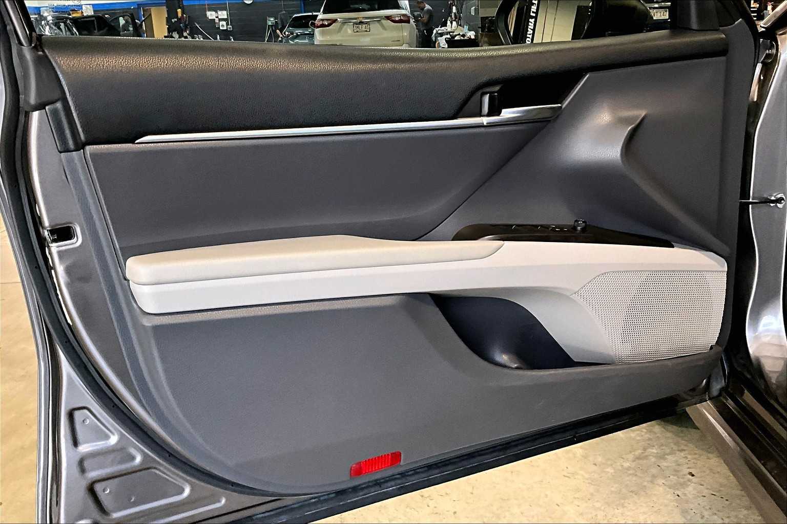 2023 Toyota Camry SE - Photo 9