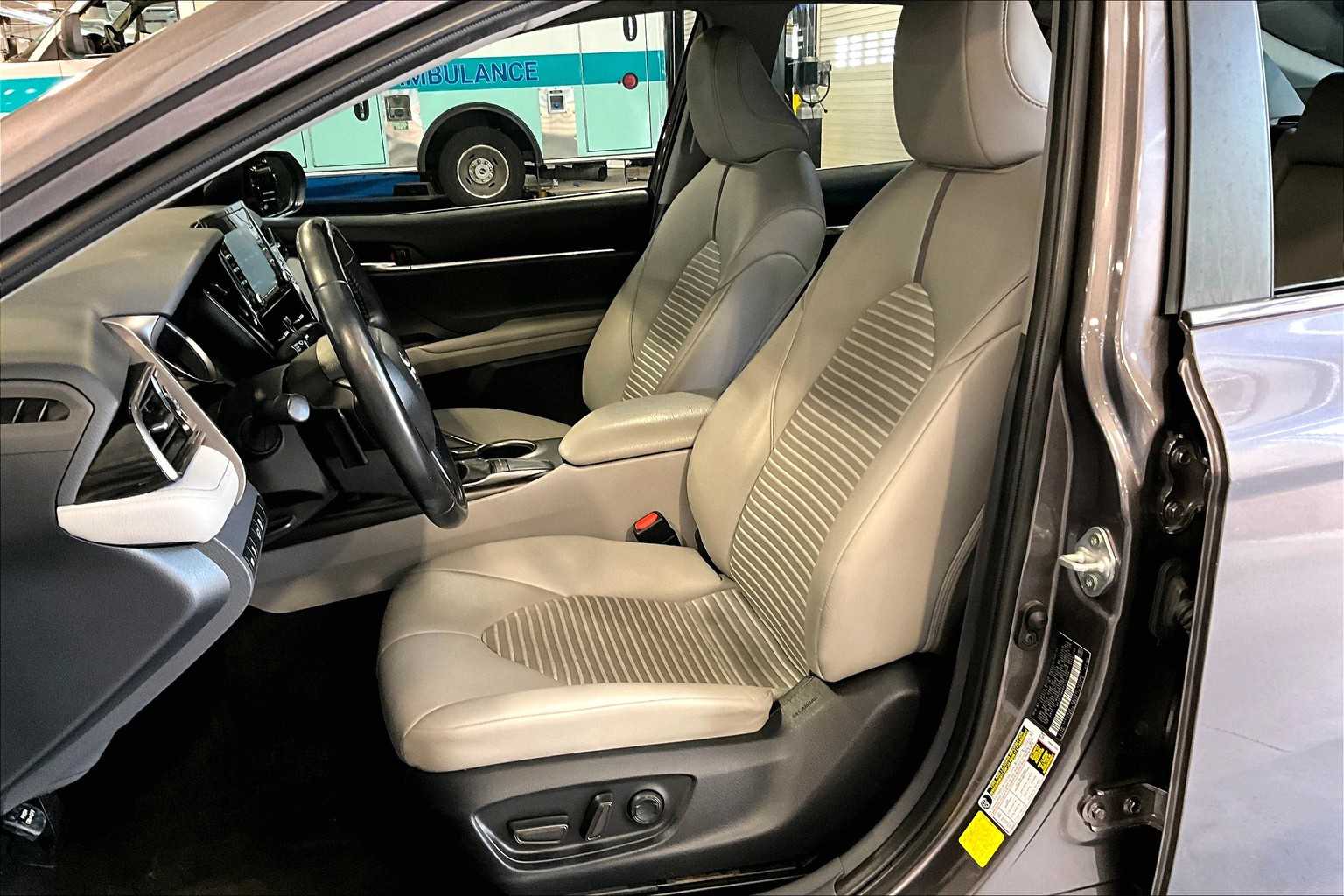 2023 Toyota Camry SE - Photo 10