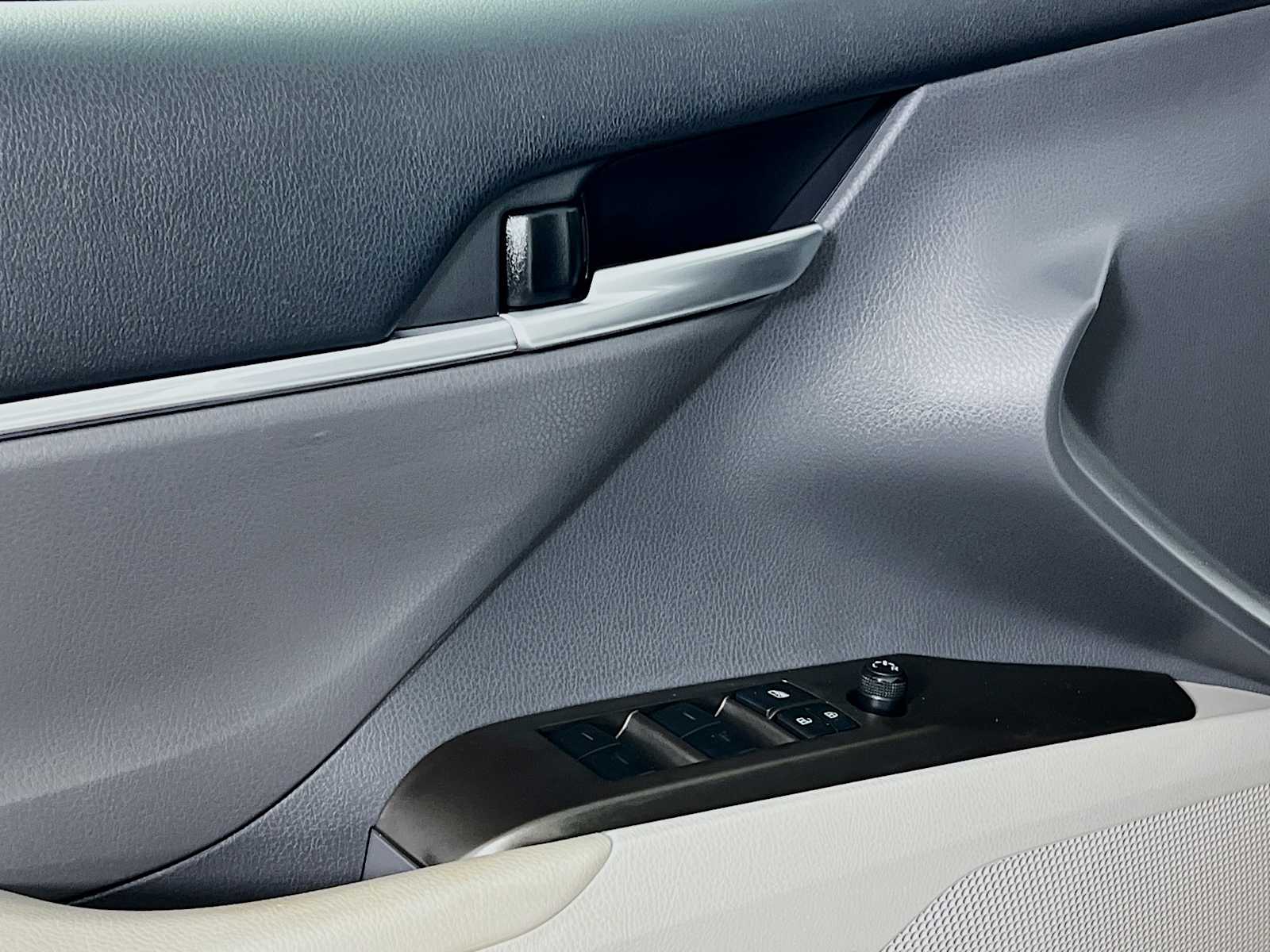 2024 Toyota Camry LE - Photo 17