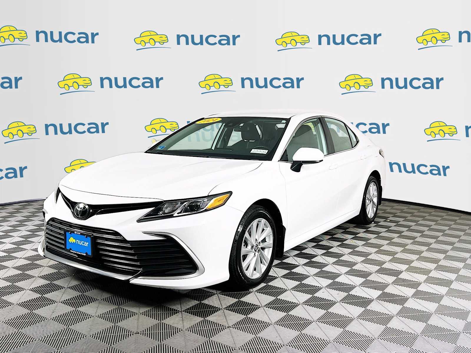 2024 Toyota Camry LE - Photo 3