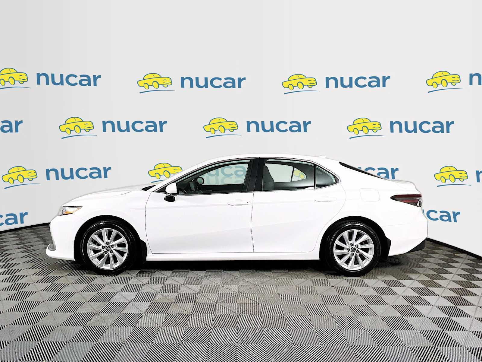 2024 Toyota Camry LE - Photo 4