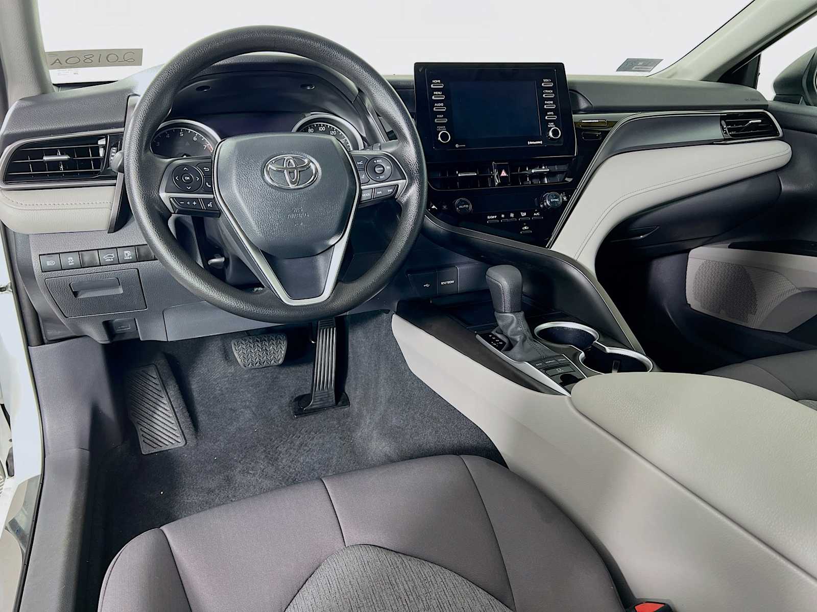 2024 Toyota Camry LE - Photo 9