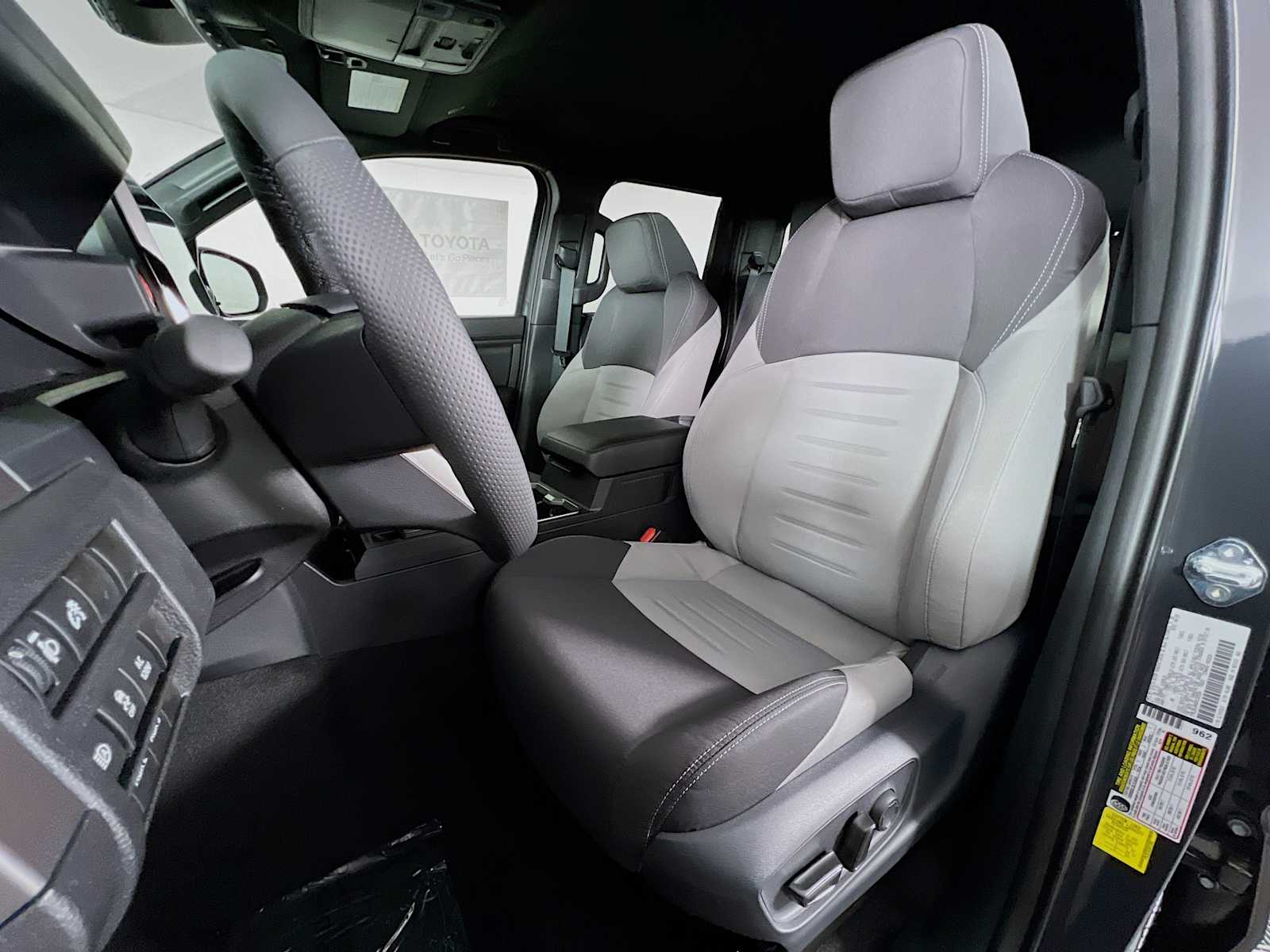 2025 Toyota Tacoma TRD Off Road - Photo 12