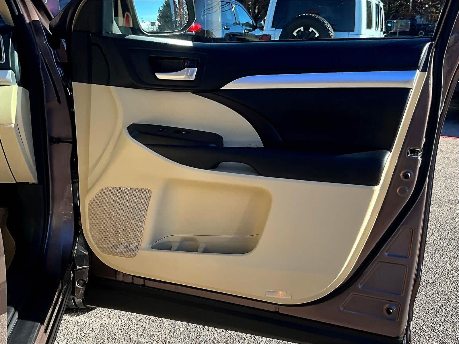 2017 Toyota Highlander XLE - Photo 12