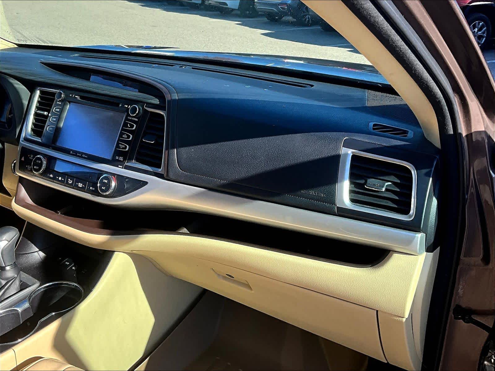 2017 Toyota Highlander XLE - Photo 13