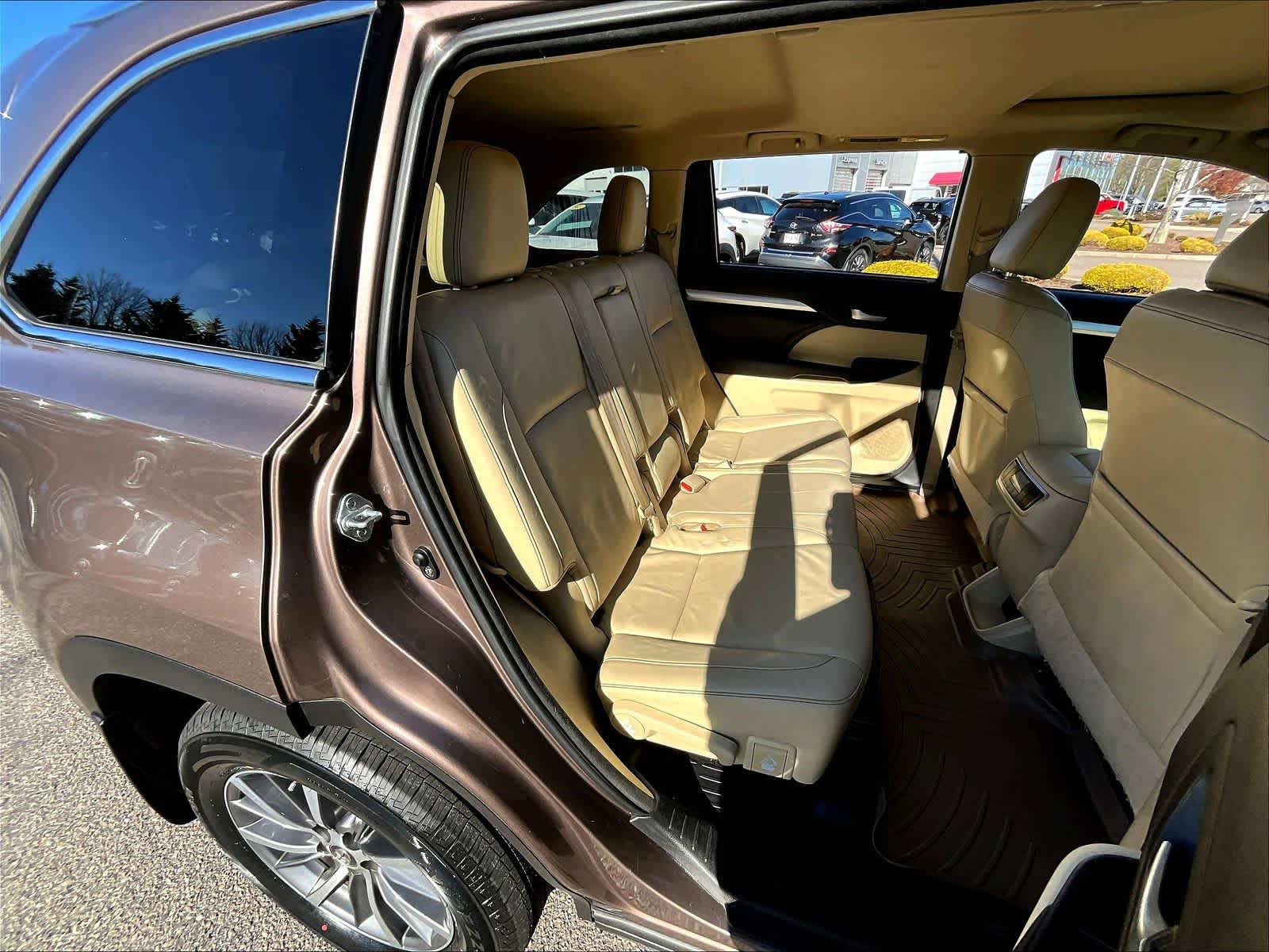 2017 Toyota Highlander XLE - Photo 16