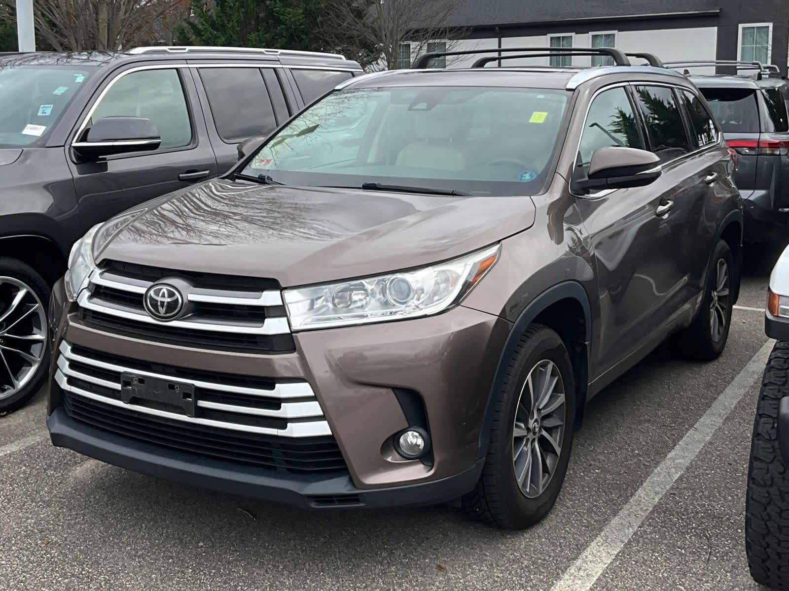 2017 Toyota Highlander XLE - Photo 3
