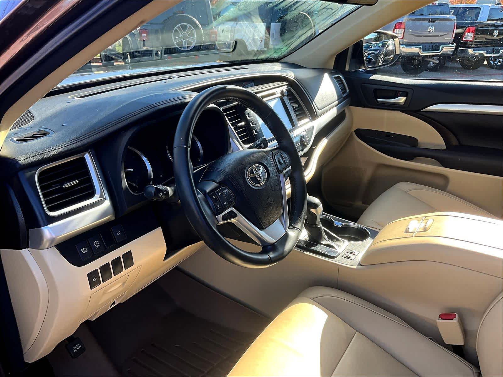 2017 Toyota Highlander XLE - Photo 8