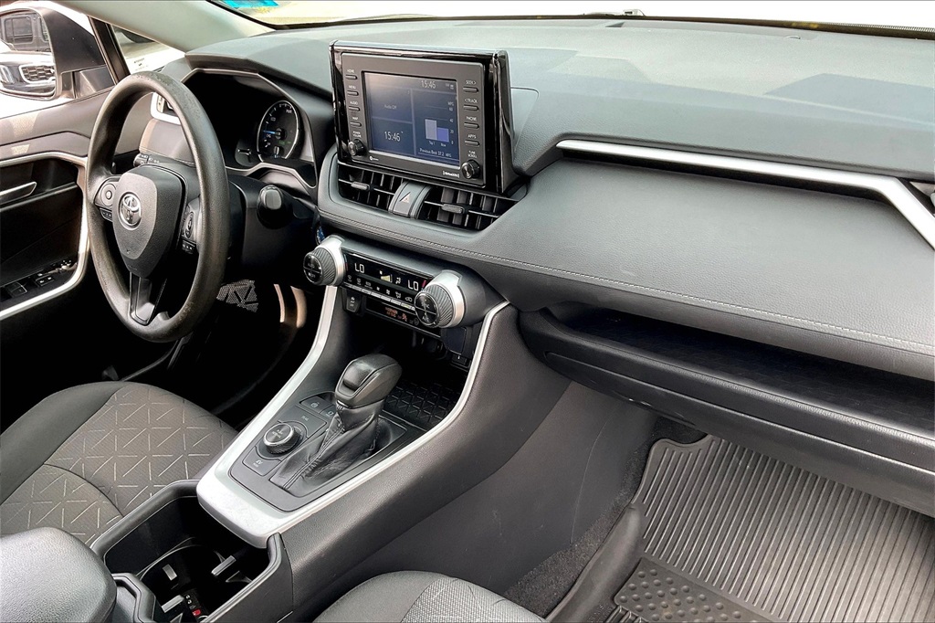 2022 Toyota RAV4 Hybrid XLE - Photo 13