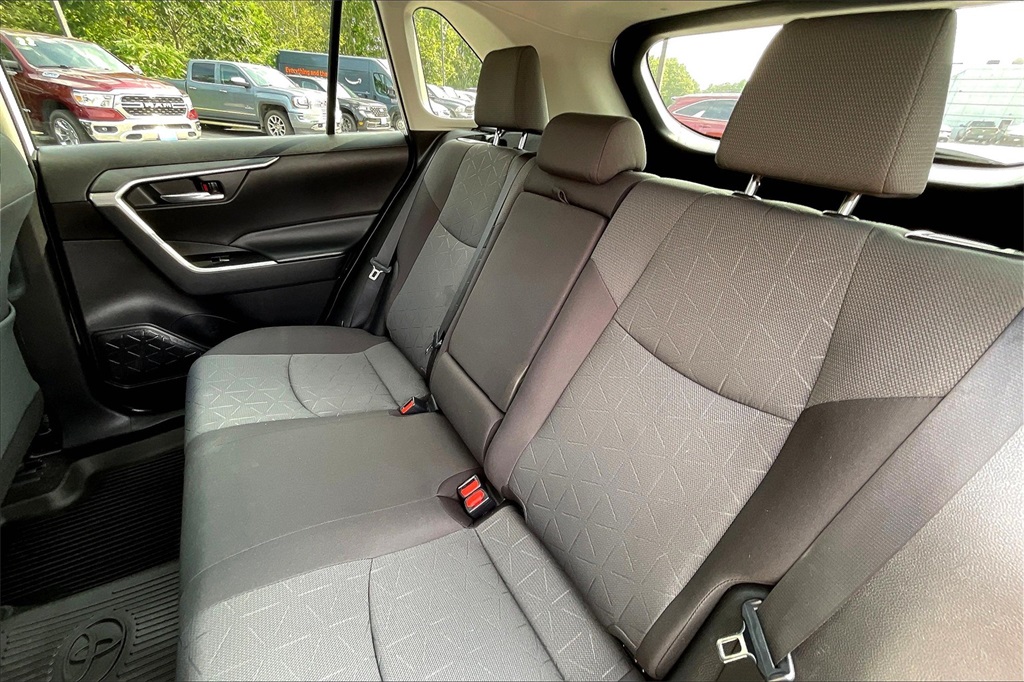 2022 Toyota RAV4 Hybrid XLE - Photo 14