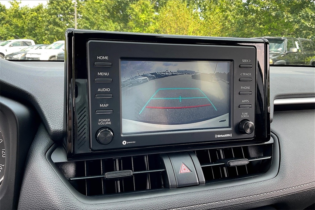 2022 Toyota RAV4 Hybrid XLE - Photo 18