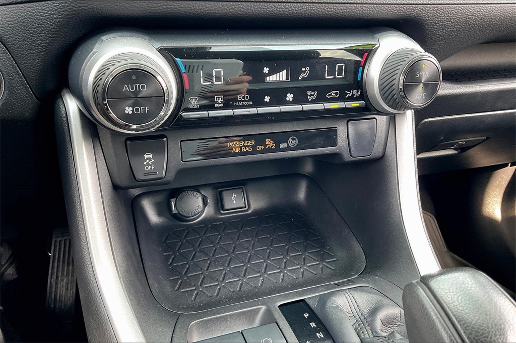 2022 Toyota RAV4 Hybrid XLE - Photo 25
