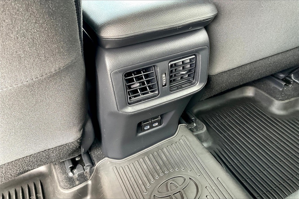 2022 Toyota RAV4 Hybrid XLE - Photo 26