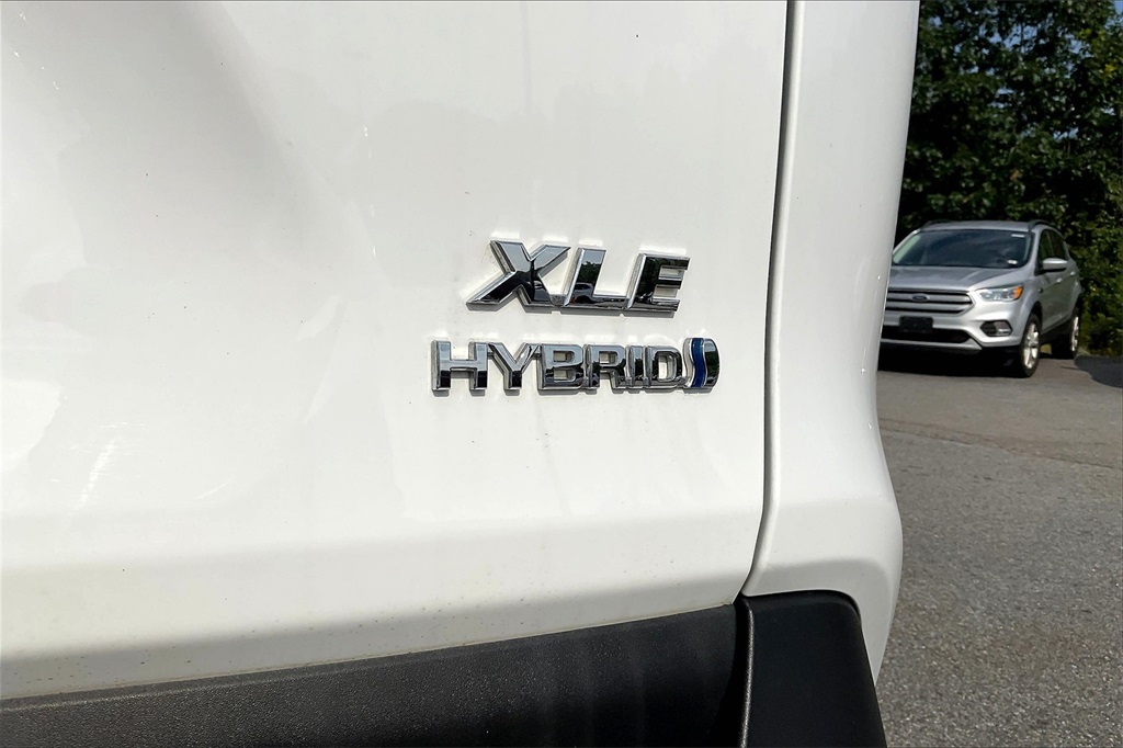 2022 Toyota RAV4 Hybrid XLE - Photo 27