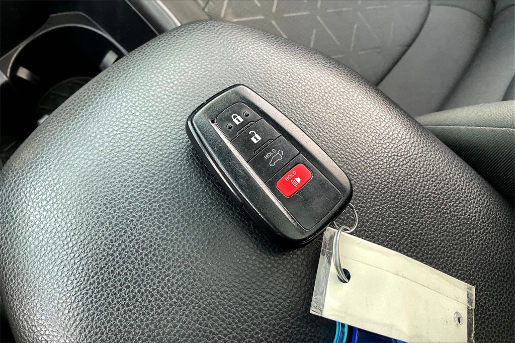 2022 Toyota RAV4 Hybrid XLE - Photo 28