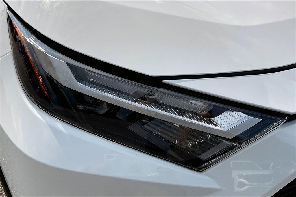 2022 Toyota RAV4 Hybrid XLE - Photo 30