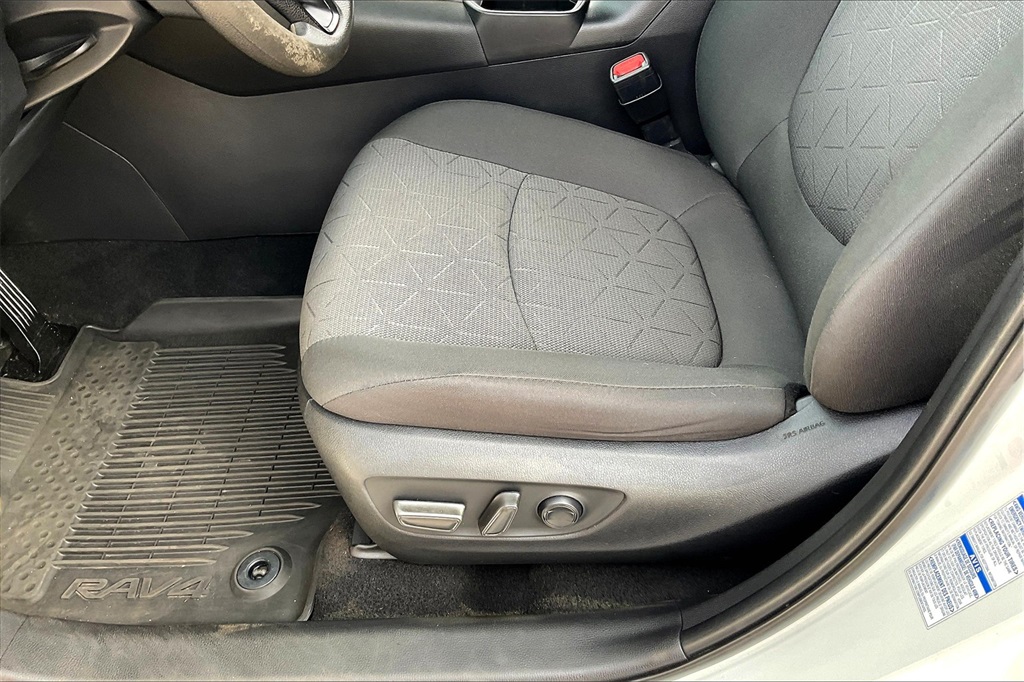 2022 Toyota RAV4 Hybrid XLE - Photo 34