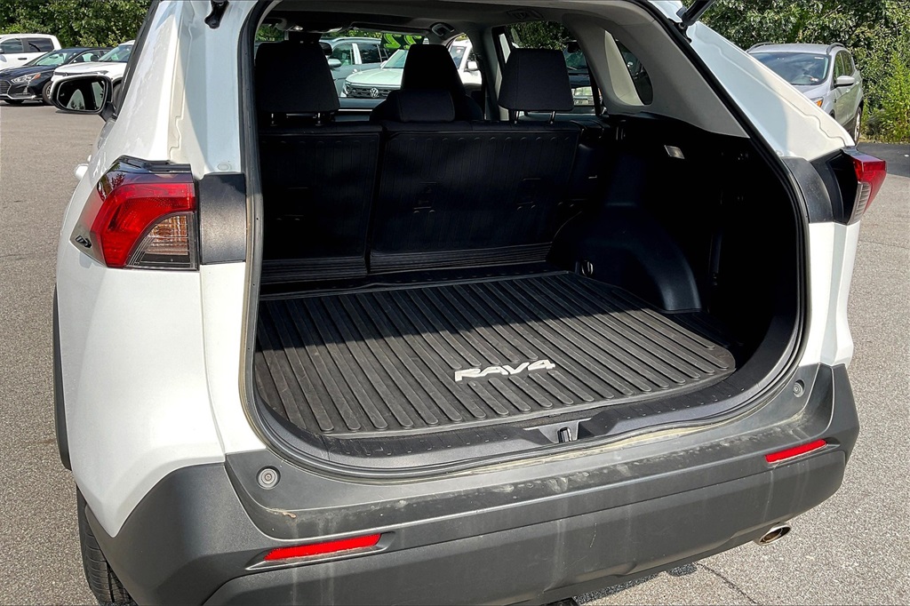 2022 Toyota RAV4 Hybrid XLE - Photo 35