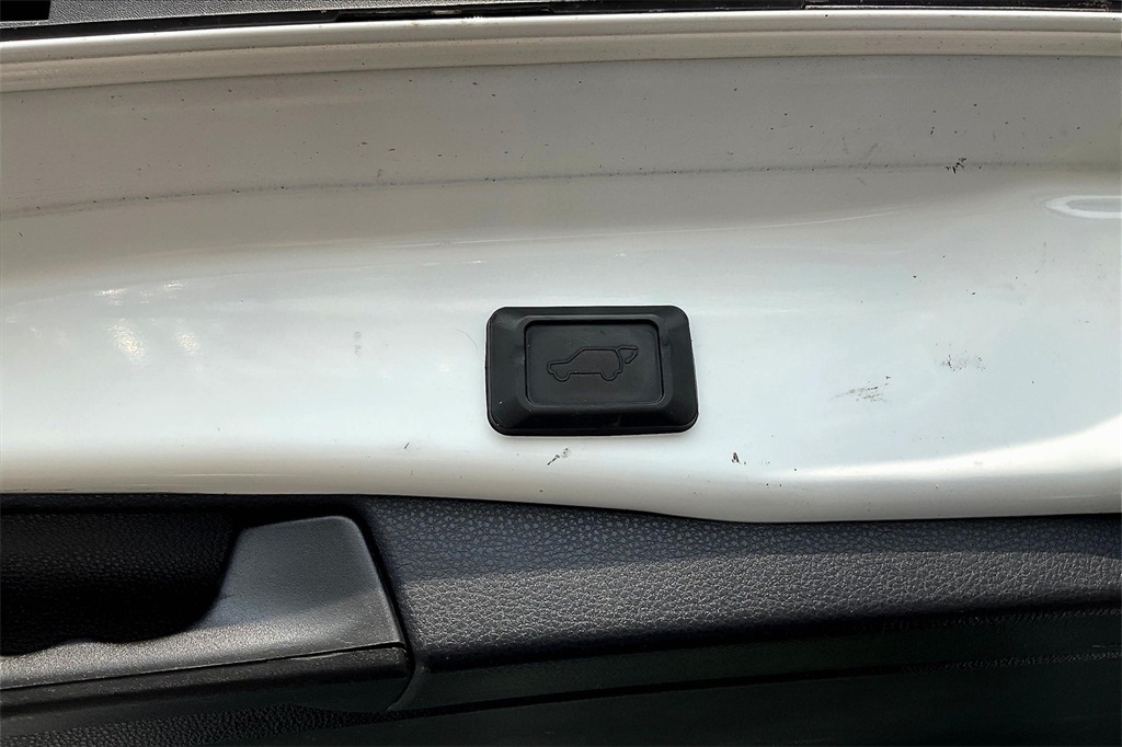 2022 Toyota RAV4 Hybrid XLE - Photo 36