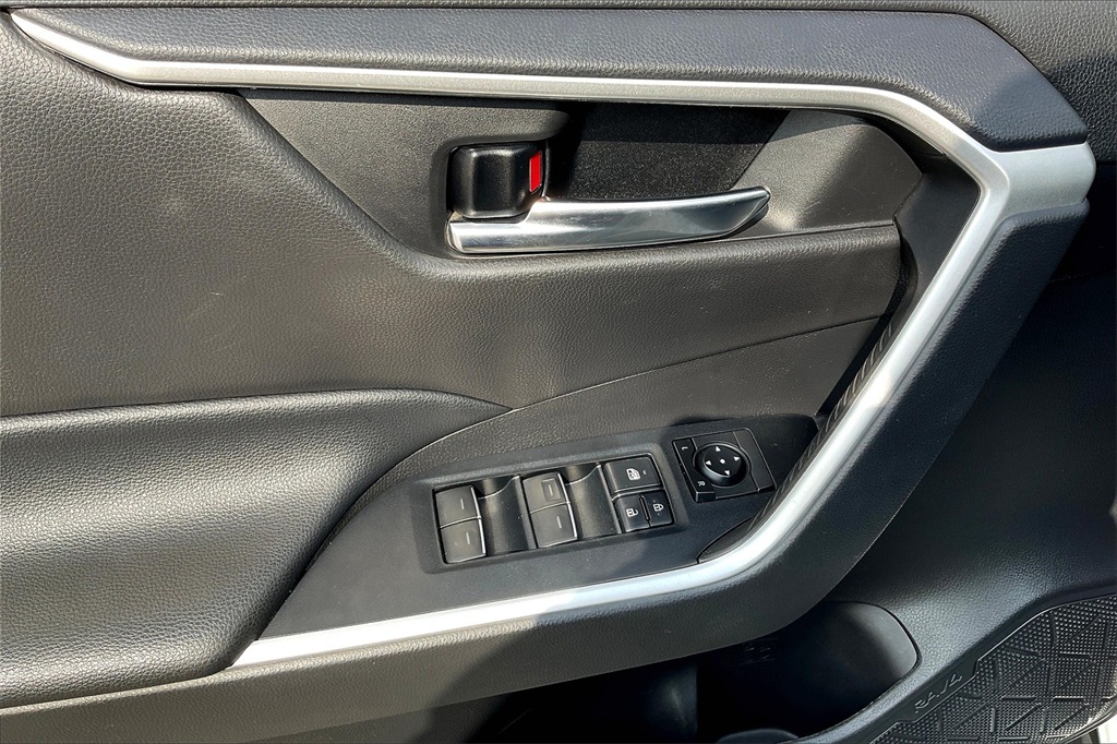 2022 Toyota RAV4 Hybrid XLE - Photo 38